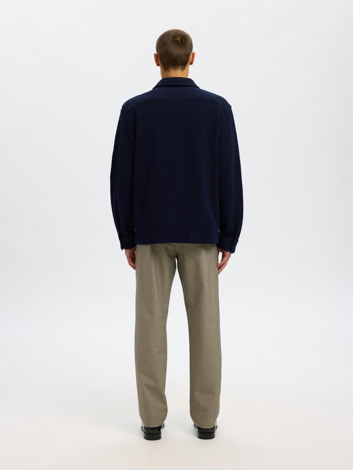 model_shot-back